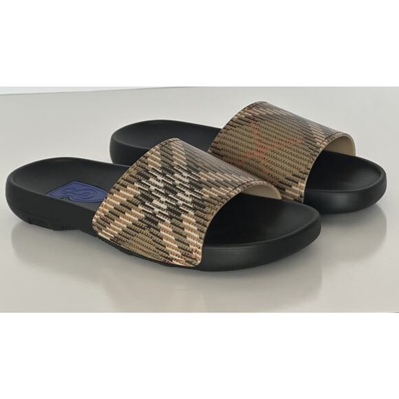 Burberry Dive Sand IP Check Slide Sandals 11 US (44 Euro) 8102133 IT NIB $390 - Picture 1 of 15